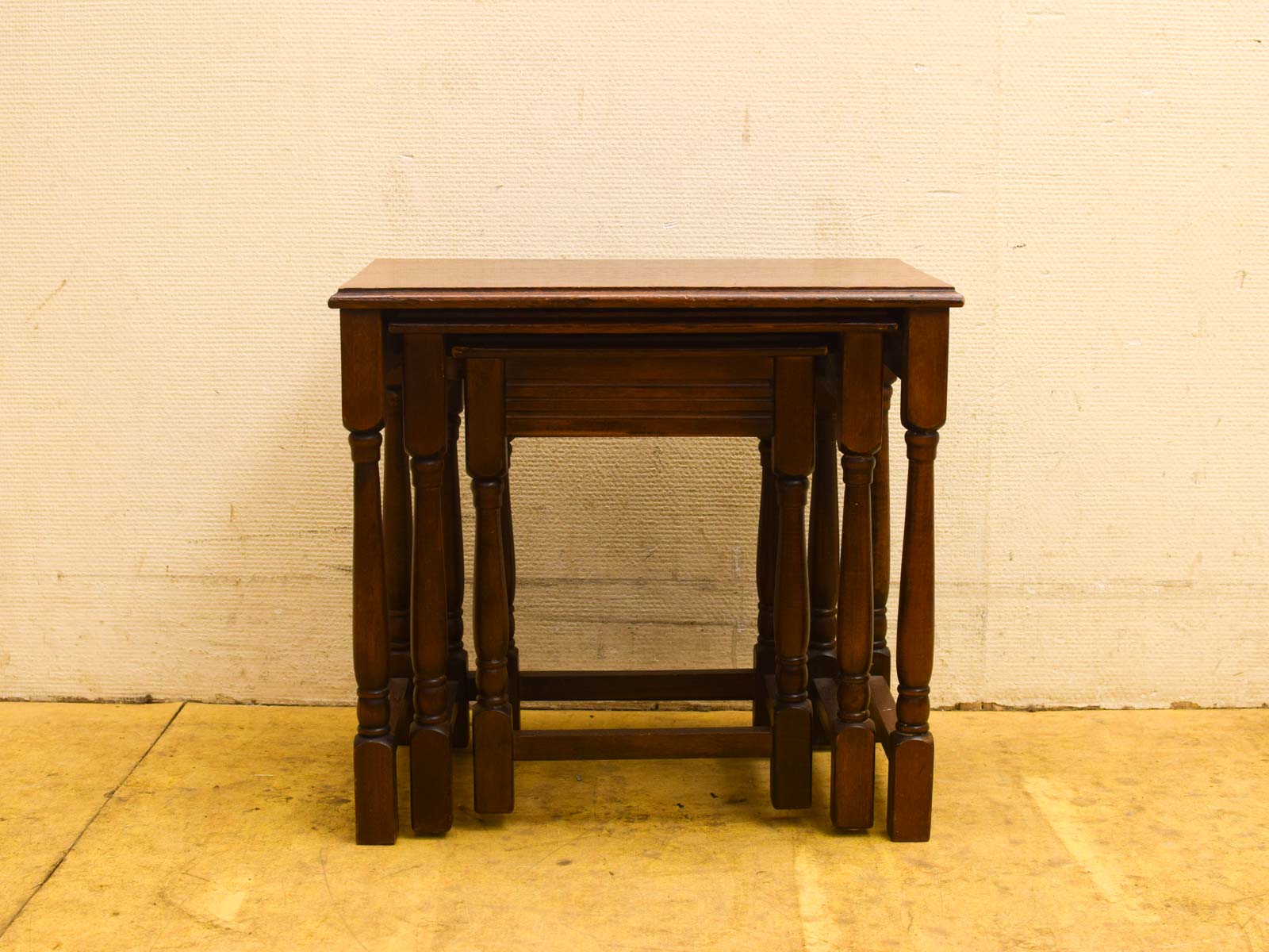 3 vintage bijzettafeltjes/nesttafels 52405