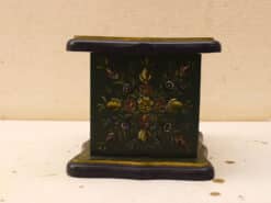 Alternative view of Houten  Hindeloopen voetenstoof 52464