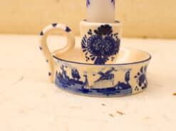 Alternative view of Delft Blauw porseleinen kandelaar met kaars 52575