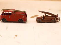 2 stuks metalen Brandweer autootjes 52896