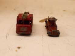 Alternative view of 2 stuks metalen Brandweer autootjes 52896